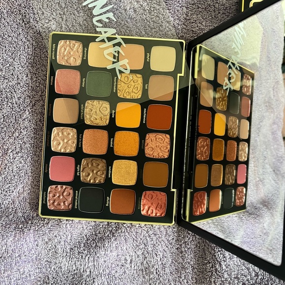 Tarte Maneater eyeshadow palette - Picture 10 of 13
